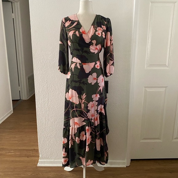Bar III Green Floral Wrap Style Women’s Maxi Dress✨ - Picture 3 of 9